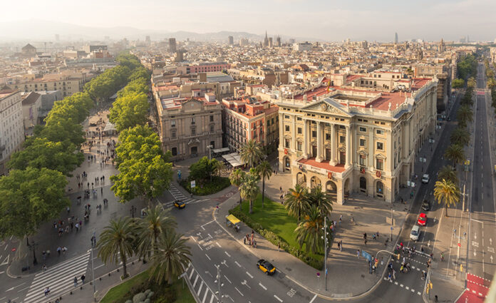 Barcellona rambla e strade limitrofe, vista dall'alto asfalto ai noccioli oliva
