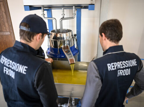 Sequestrate 60 tonnellate di olio tunisino spacciato per extravergine italiano