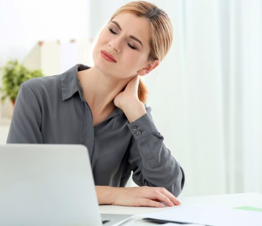 Cervicalgia e malocclusione: quando il dolore al collo pu&ograve; partire dalla bocca