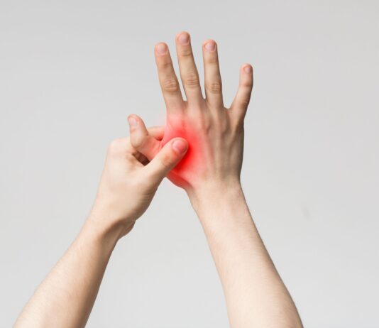 Tutori per artrosi carpo-metacarpale: tre materiali a confronto