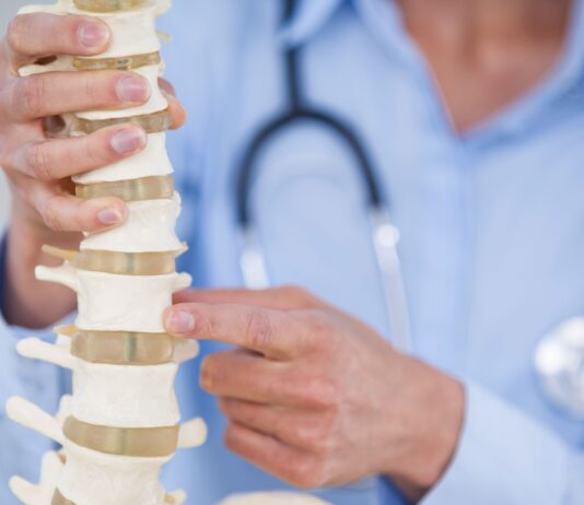 Compressione spinale: l’ecografia per comprendere la colonna vertebrale sotto sforzo Compressione spinale: l'ecografia per comprendere la colonna vertebrale sotto sforzo