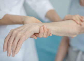 Fratture distali di radio: meglio riabilitazione supervisionata o a casa? Fratture distali di radio: meglio riabilitazione supervisionata o a casa?