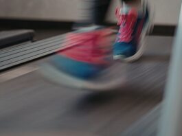 Protesi robotica di arto inferiore e auto-immagine corporea