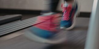 Protesi robotica di arto inferiore e auto-immagine corporea