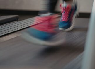 Protesi robotica di arto inferiore e auto-immagine corporea Protesi robotica di arto inferiore e auto-immagine corporea