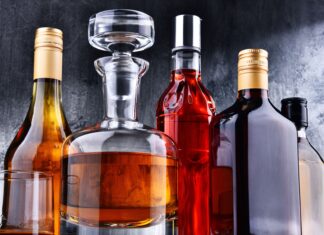 Alcol e ossa: bere molto può aumentare il rischio di frattura dell’anca Alcol e ossa: bere molto aumenta il rischio di frattura dell’anca