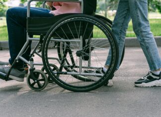 Atrofia muscolare spinale (SMA): un robot indossabile aiuta i bambini a tornare in piedi Atrofia muscolare spinale (SMA): un robot indossabile aiuta i bambini a tornare in piedi