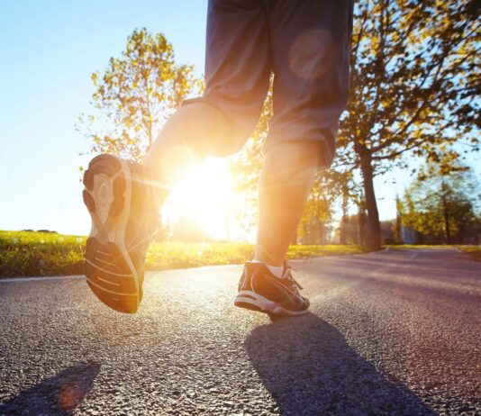 Piede piatto: un buon plantare pu&ograve; ridurre la tensione della fascia durante la corsa