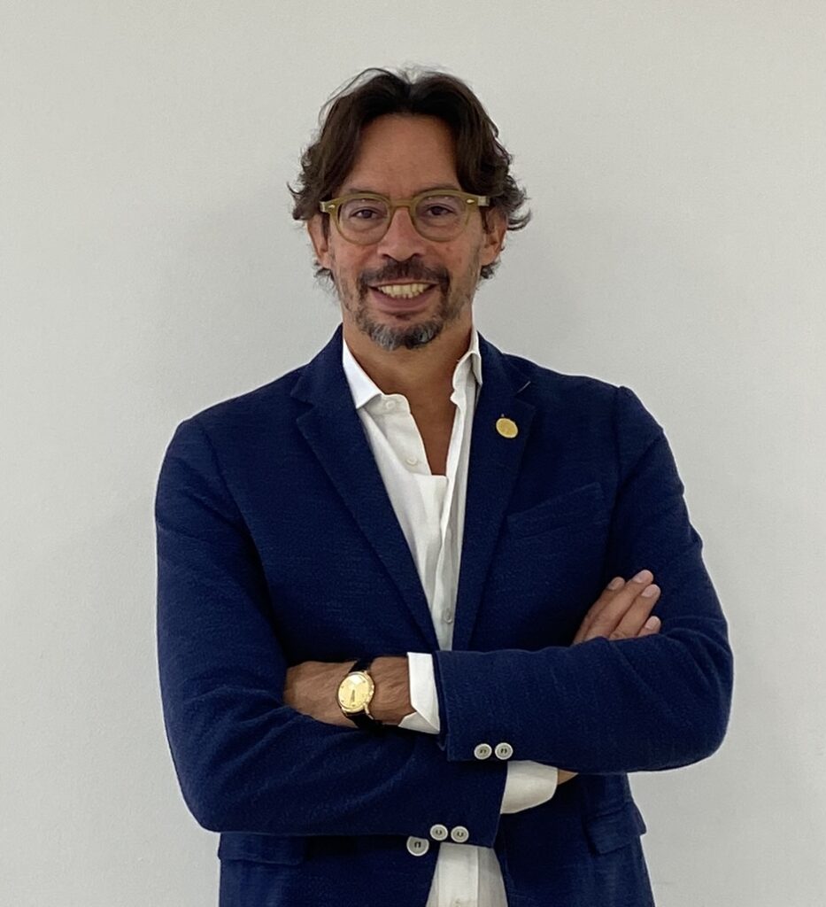 Massimo Corain, direttore dell’UOC di Chirurgia della Mano e Microchirurgia presso l’Azienda Ospedaliera Universitaria Integrata di Verona