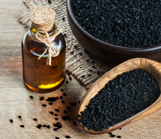 Osteoartrosi del ginocchio: i benefici clinici della Nigella sativa