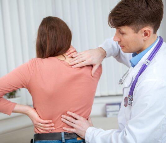 Scoliosi e propriocezione: la terapia di consapevolezza corporea di base pu&ograve; aiutare?