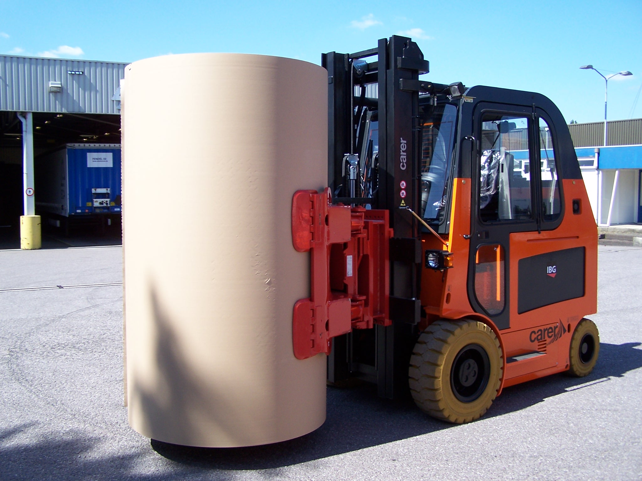 Recently signed by DS Smith a contract for eight Carer electric forklift trucks, 7 ton each