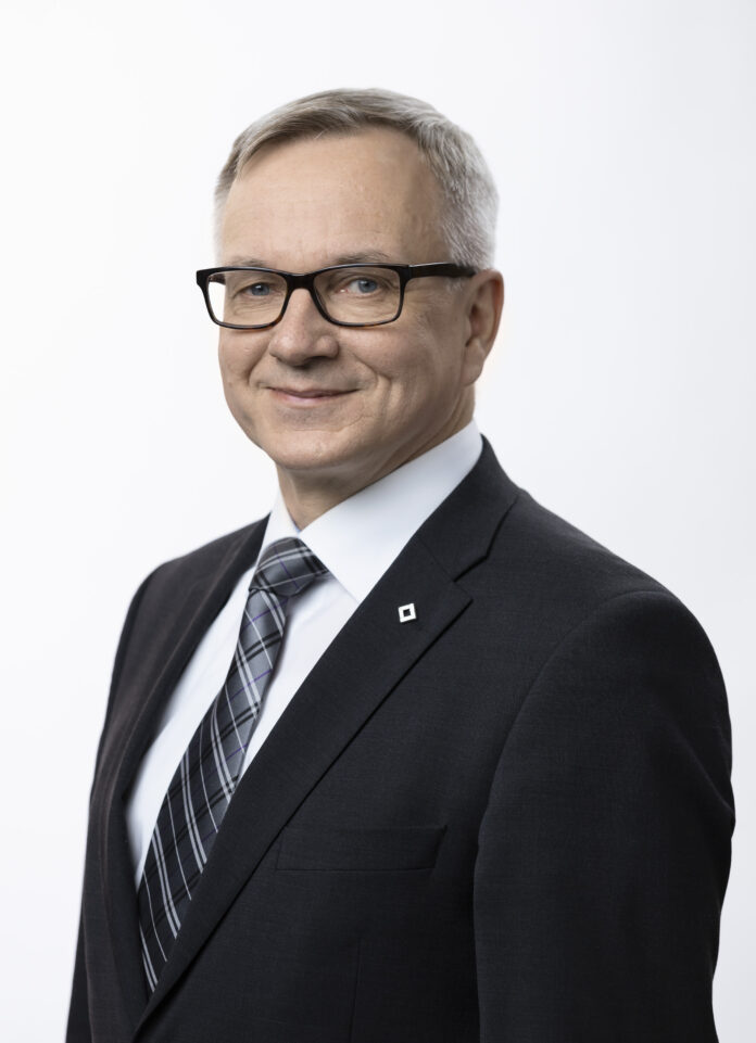 jari_vahapesola_001_hires