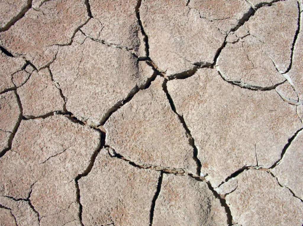 terreno arido crepacciato