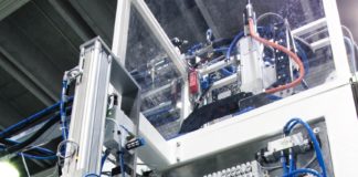 An expandable mandrel for the resin dispensing in motors application