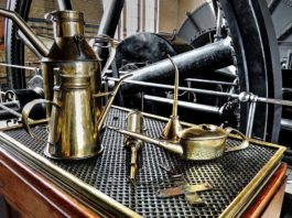 Fluid leakage and sealing systems