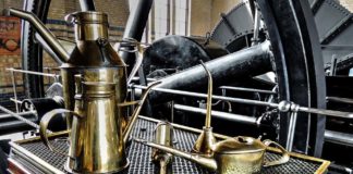 Fluid leakage and sealing systems