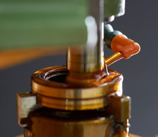 At the service of micro-gears’ high precision