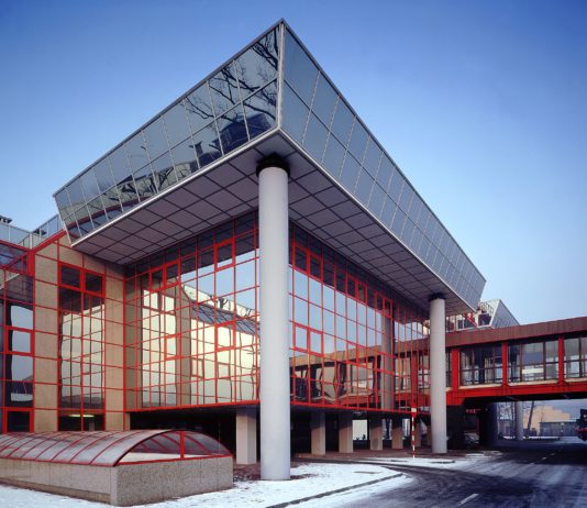 Nuovo vetro riflettente ad alte prestazioni