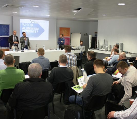 Master e distributori della Polonia. Formazione tecnica e confronto