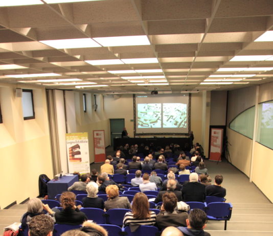 1° Vertice della finestra in legno: basta inseguire gli altri!