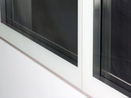 Serramenti tutto vetro ESSENZA, disponibile modello a battente