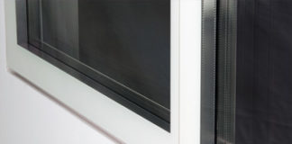 Serramenti tutto vetro ESSENZA, disponibile modello a battente