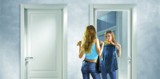 Soluzione anta a pecchio…E lo spazio si dilata con leggerezza