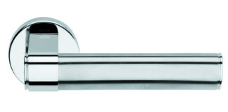 Studiato compromesso tra materiali e prezzo con destinazione estero