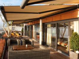 Ombreggia decorando con armonia il contesto architettonico dell’edificio