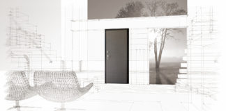 Porta blindata con serratura ad azionamento automatico