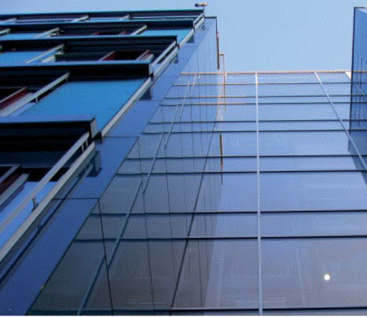 Facciate. Reticolo nanotecnologico per proteggerne trasparenza e pulizia