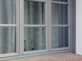 La sua forza la Eco concretezza. Nuova finestra in legno solo a battente