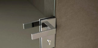 Nuova serratura verticale con scrocco autoregolante che funge da catenacciolo