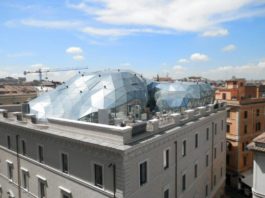 Palazzo dell’Ex Unione Militare a Roma e la lanterna di Massimiliano Fuksas