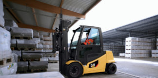 Presentati nuovi carrelli elevatori da 4 e 5 tonnellate alimentati a 80V