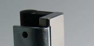 Cerniere brevettate a scomparsa per blindate d’alta gamma. 2 le versioni intercambiabili