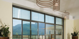 Sistema in PVC molto flessibile per grandi pareti vetrate a tutta…Vista