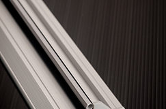 Nuova soglia per porte con  scarichi sfalzati e doppia guarnizione a doppia