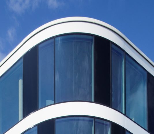 Curvabile per una progettazione senza limiti. L’innovativo vetro eXtra Selective di Guardian