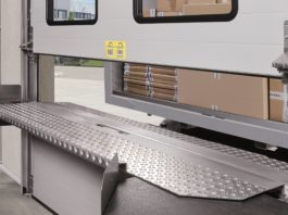 Portone industriale. Presentato nuovo, e unico, modello adattabile al recapito pacchi