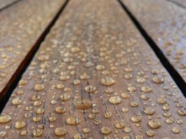 Invisibile scudo contro le aggressioni al legno. Nuova vernice super idrofobica