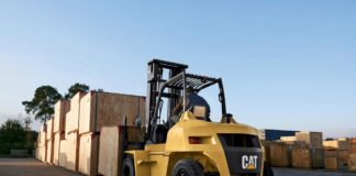 CAT, grande robustezza ed emissioni ridotte per il nuovo carrello diesel da 7 tonnellate