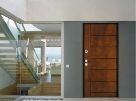 Porta d’ingresso antieffrazione con sistema di chiusura automatico personalizzabile