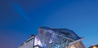 Atterrata a Lione “l’astronave” di vetro e acciaio realizzata dal gruppo Permasteelisa