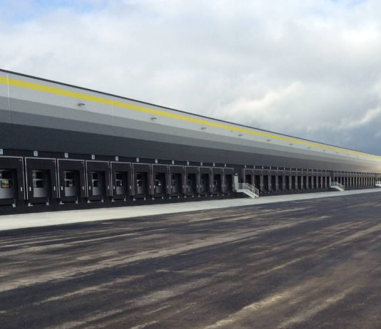 Qualità architettonica e ambientale per nuovo maxi edificio logistico con 118 punti di carico