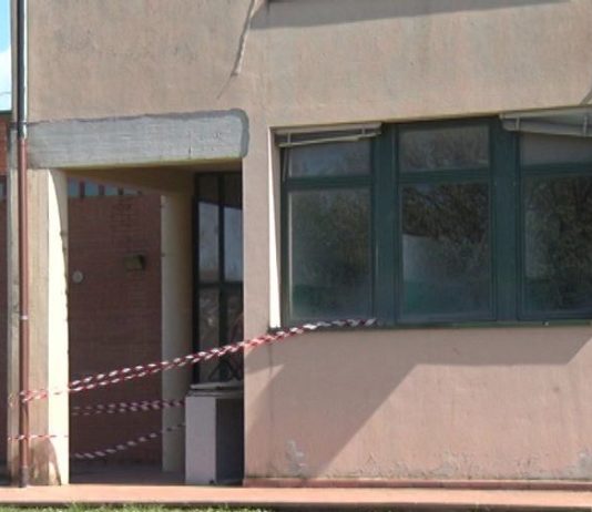 Toscana, cade finestra in classe: feriti due bambini. Fondi solo per imbiancare.
