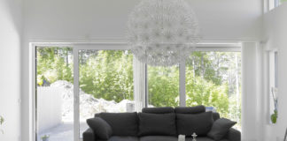 Per realizzare grandi superfici vetrate creando continuità con l’esterno. Nuovo alzante scorrevole