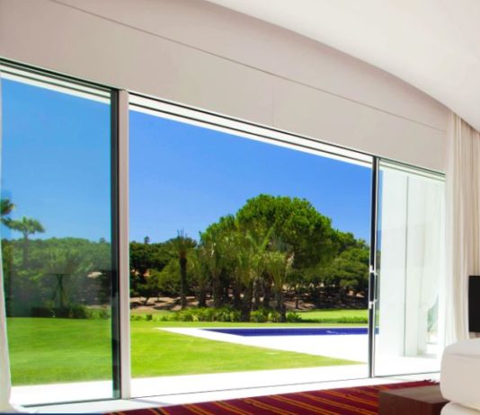 Di minimale solo il design. Sistema scorrevole in alluminio a “tutt’altezza”