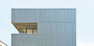 Nuovi volumi, pareti vetrate e serramenti integrati con sapiente impronta contemporanea